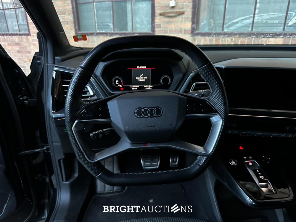Audi Q4 e-tron 50 quattro Launch edition S Competition 77 kWh 299pk 2022 (Origineel-NL+1e eigenaar), P-122-GB 