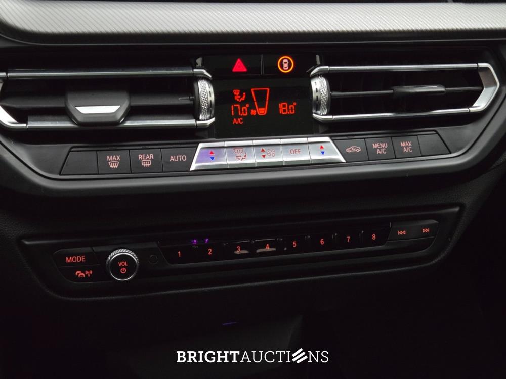 BMW 1-serie Executive Edition 140pk 2020 (Origineel-NL), J-897-BH