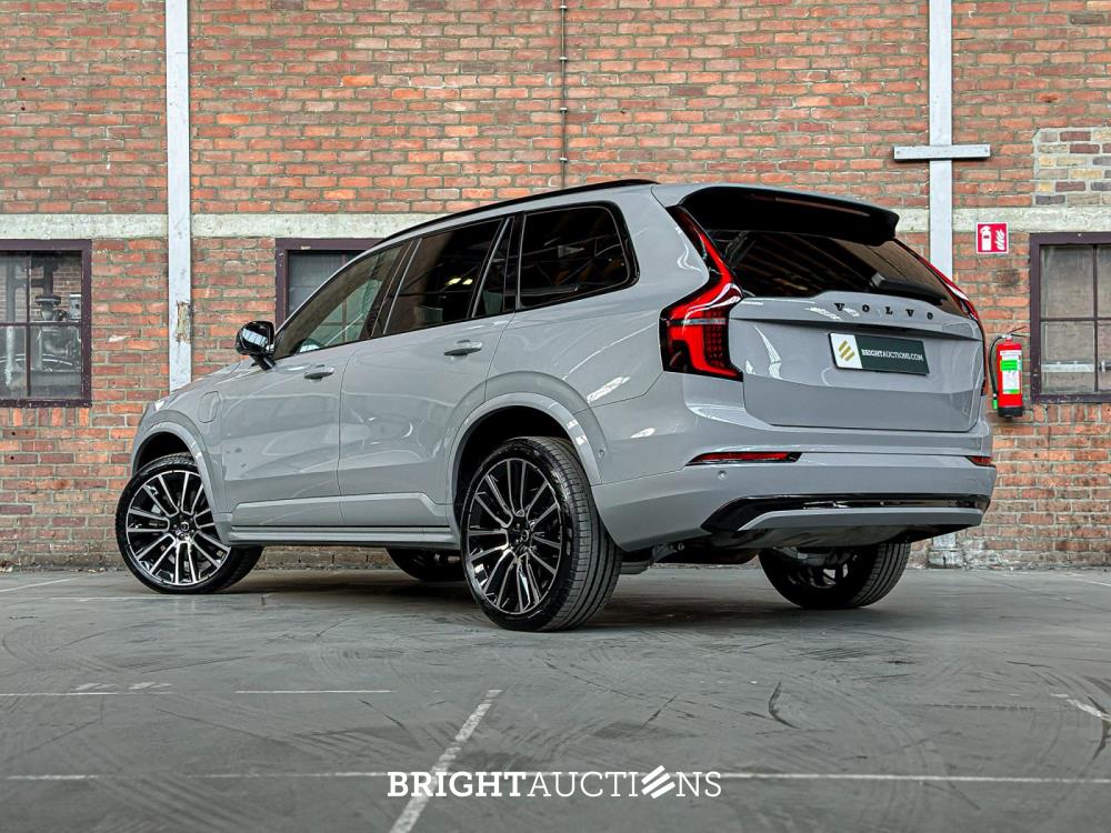 Volvo XC90 T8 AWD Plus Dark 457pk 2025 7-Persoons (1.100 KM) Fabrieksgarantie
