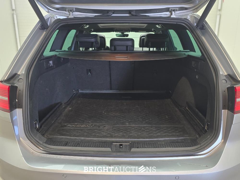 Volkswagen Passat Variant Highline Business R 1.5 TSI 150pk 2019 (Origineel-NL), XZ-405-V