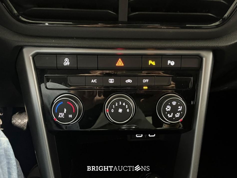 Volkswagen T-Roc Life 1.0 TSI 110pk 2023 (Origineel-NL), S-562-FR