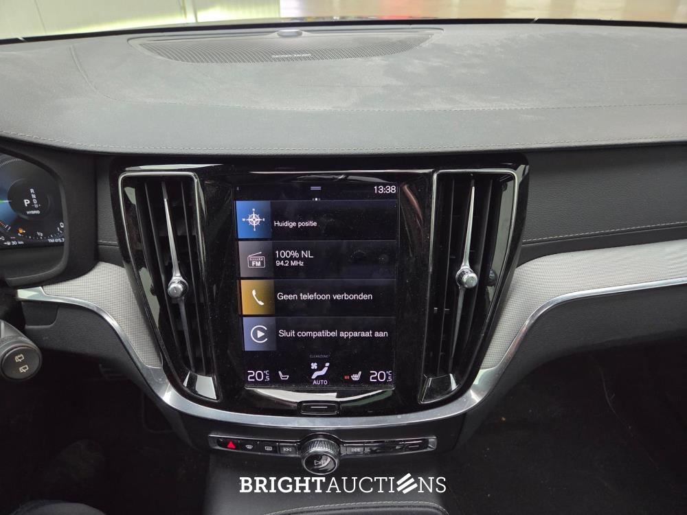 Volvo V60 T6 Recharge R-Design 2.0 AWD 398pk 2022 (Origineel-NL), P-467-DX