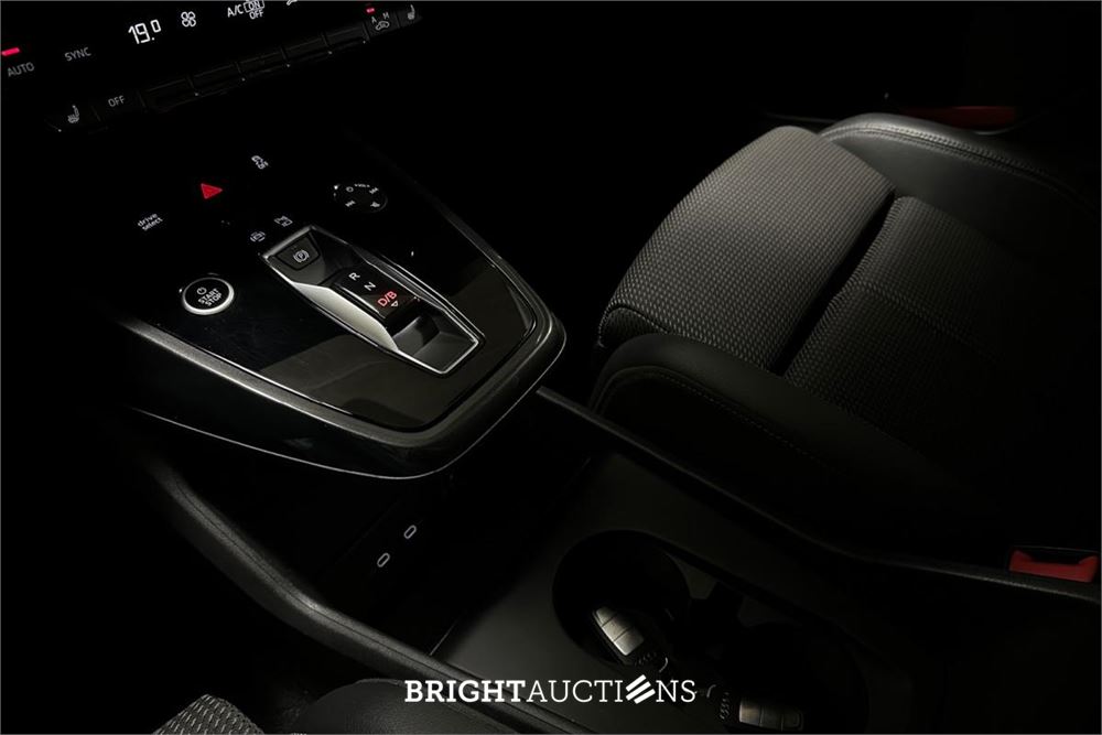 Audi Q4 Sportback e-tron 40 Launch edition S Competition 77 kWh 204pk 2021 (Origineel-NL), N-622-TH