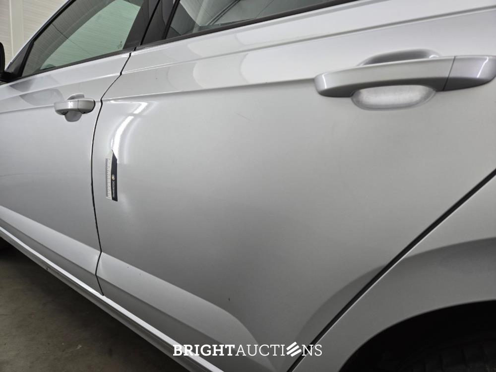 Volkswagen Polo Highline Business R 1.0 TSI 110pk 2021, T-090-FZ