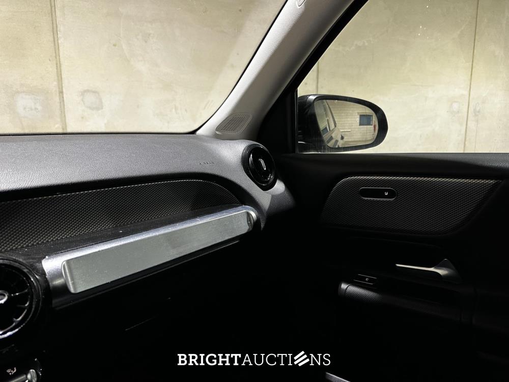 Mercedes-Benz GLB180 Business Solution 136pk 2021 (Origineel-NL + 1e Eigenaar) GLB-Klasse, L-079-FR