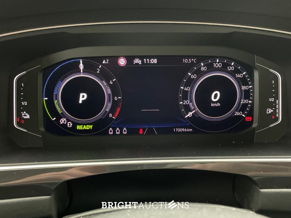 Volkswagen Tiguan eHybrid R-Line Business 1.4 TSI 265pk 2022 (Origineel-NL), P-225-HR