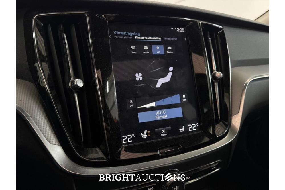 Volvo V60 Cross Country Pro 2.0 AWD 190pk 2020 (Origineel-NL), G-715-ZL