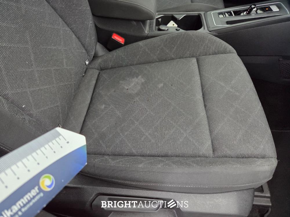 Volkswagen Golf eTSI Life 1.0 110pk 2021 (Origineel-NL), L-896-PG