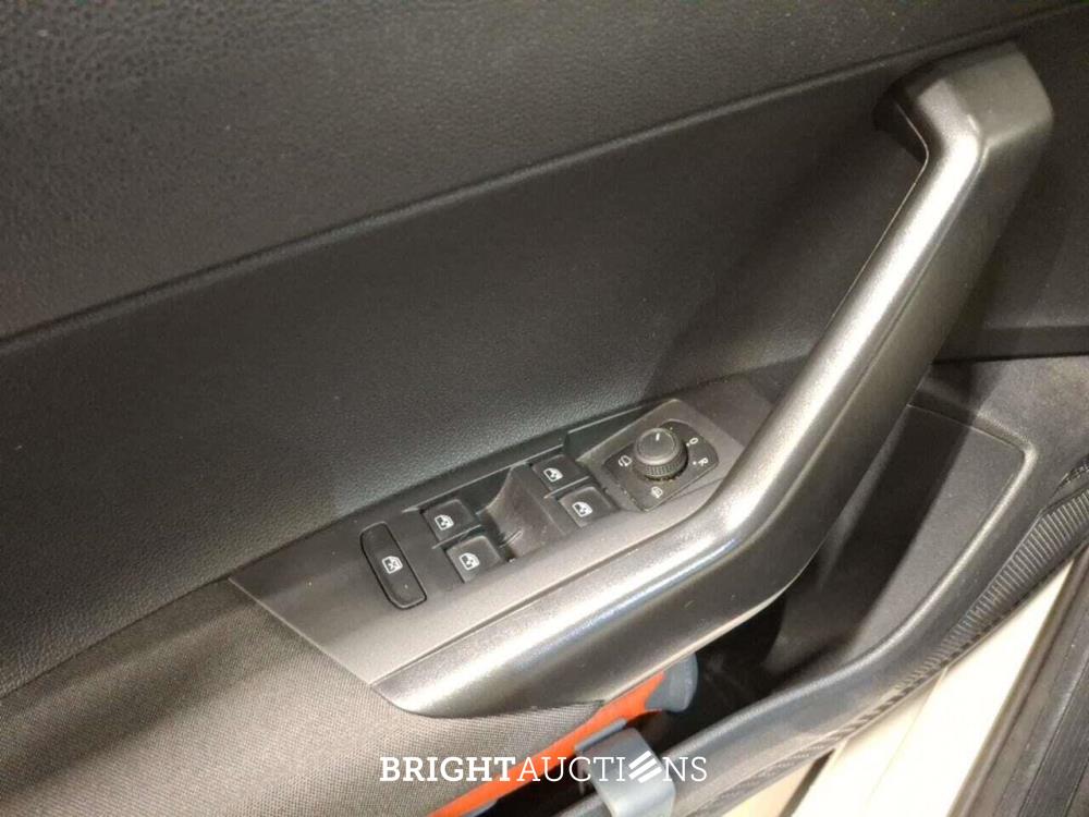 Volkswagen Taigo Life Business 1.0 TSI 95pk 2022 (Origineel-NL), P-777-FS