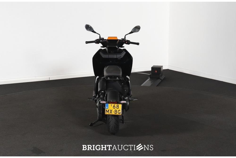 BMW Other CE 04 42pk 2025, 68-MX-BG