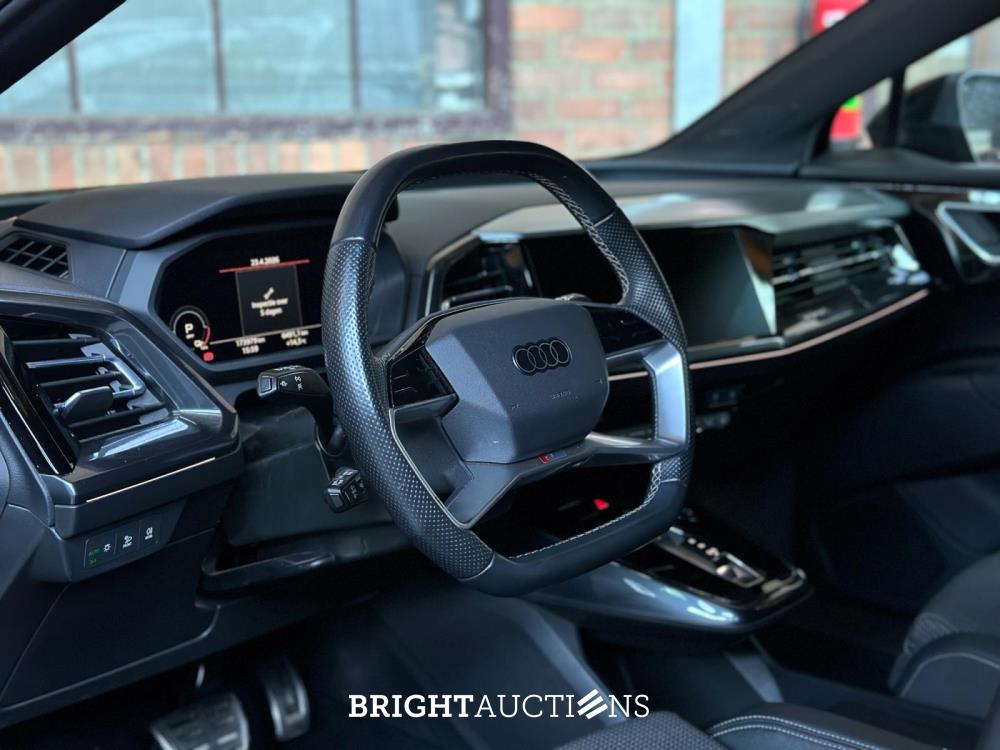Audi Q4 e-tron 50 quattro Launch edition S Competition 77 kWh 299pk 2022 (Origineel-NL+1e eigenaar), P-122-GB 