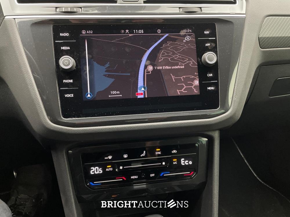 Volkswagen Tiguan eHybrid R-Line Business 1.4 TSI 265pk 2022 (Origineel-NL), P-225-HR