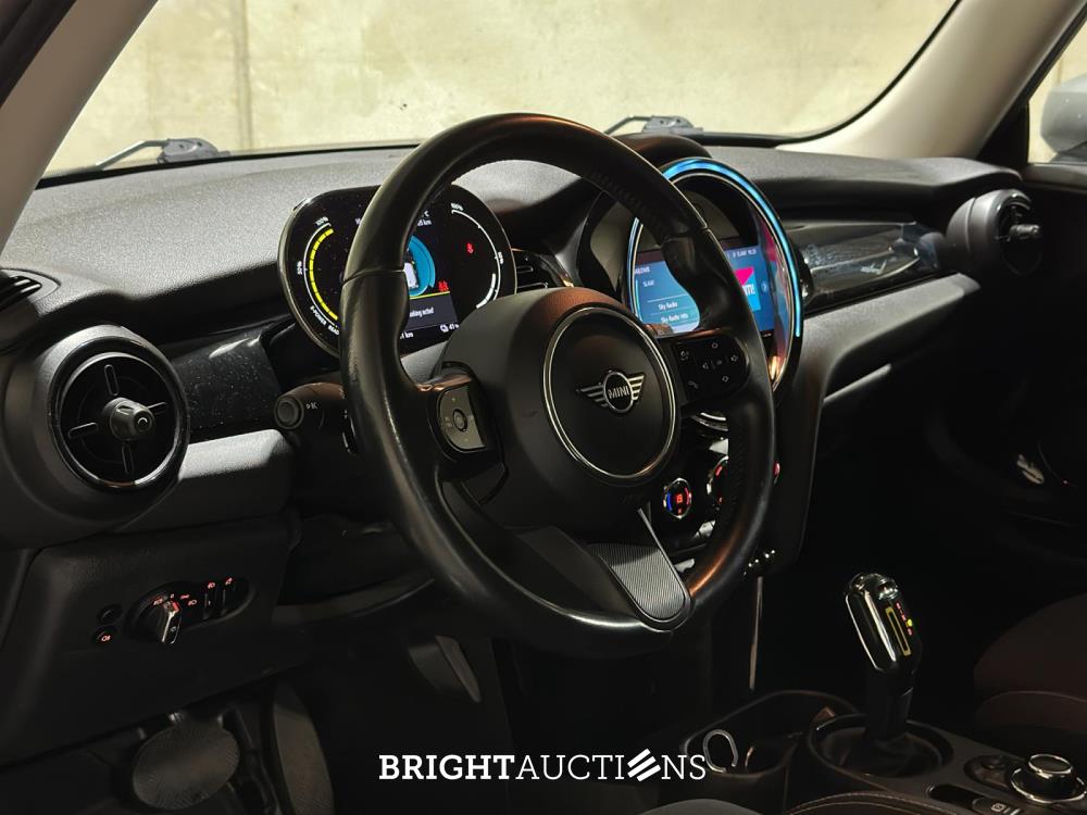 MINI Cooper Electric Essential 33 kWh 184pk 2021 F56 (Origineel-NL), L-232-DH