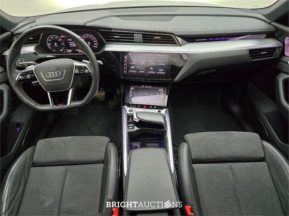 Audi e-tron Sportback 50 S edition Quattro 71 kWh 313pk 2021, T-261-RR