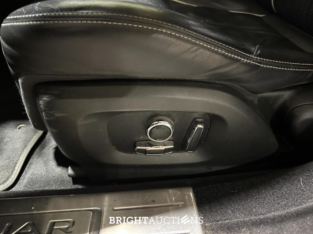 Jaguar XJ 3.0 D Premium Luxury 300hp 2016, RV-612-X