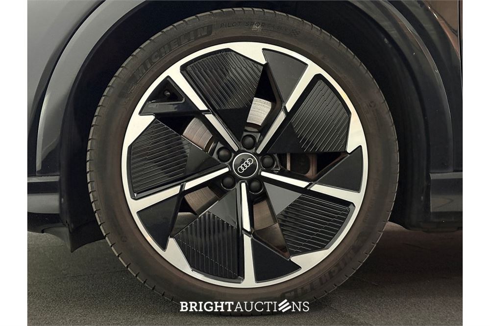 Audi Q4 35 Launch edition S Competition 55 kWh 2022 (Origineel-NL), P-141-FF