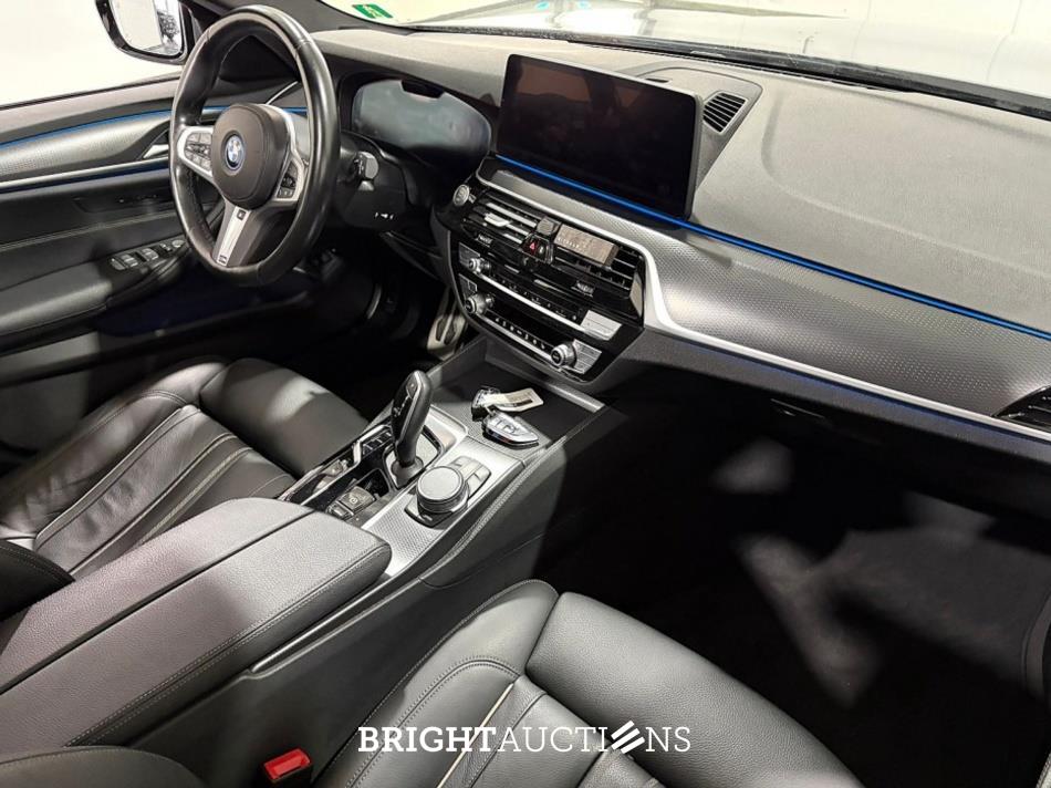 BMW 530e Touring Business Edition Plus M-Pakket 292pk 2023 (Origineel-NL) 5-Serie, S-330-LL