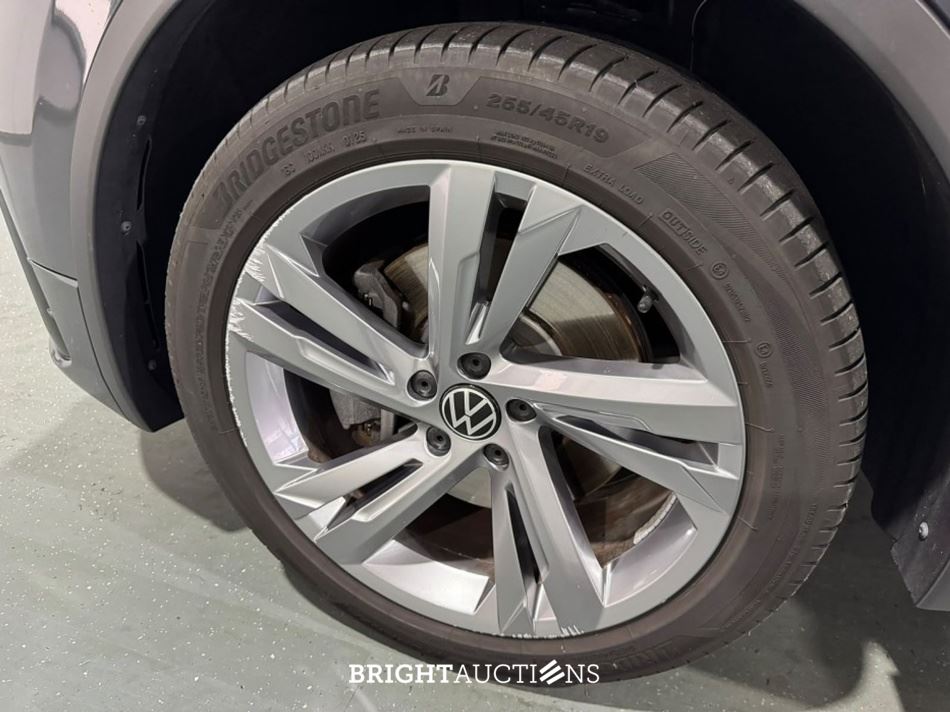 Volkswagen Tiguan eHybrid R-Line Business 1.4 TSI 265pk 2023 (Origineel-NL), S-332-LX