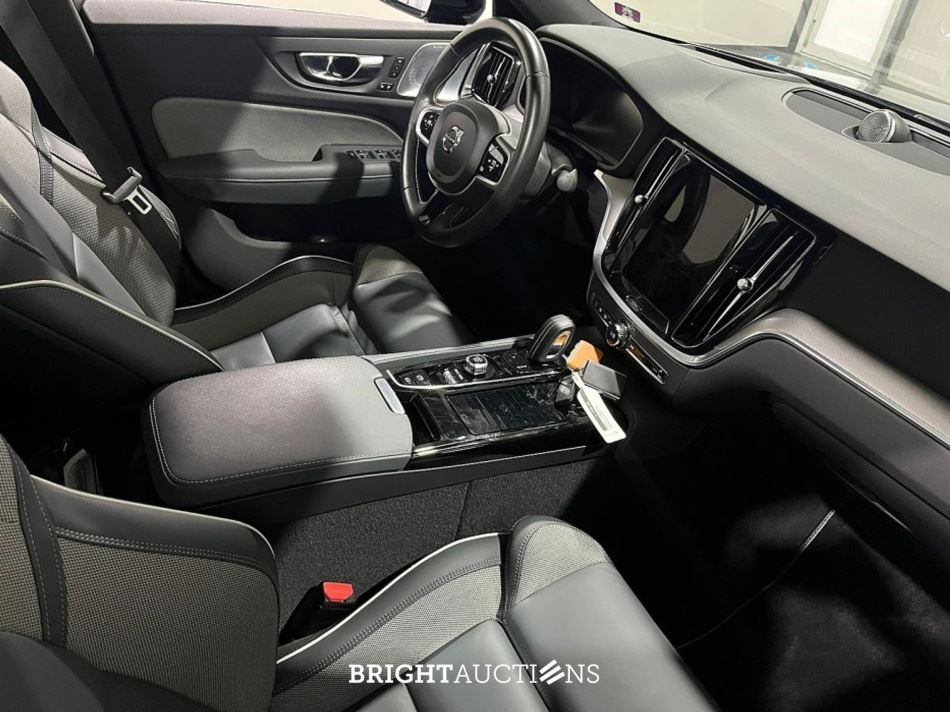 Volvo S60 Recharge T8 R-Design 2.0 AWD 392pk 2021 (Origineel-NL), L-726-VX