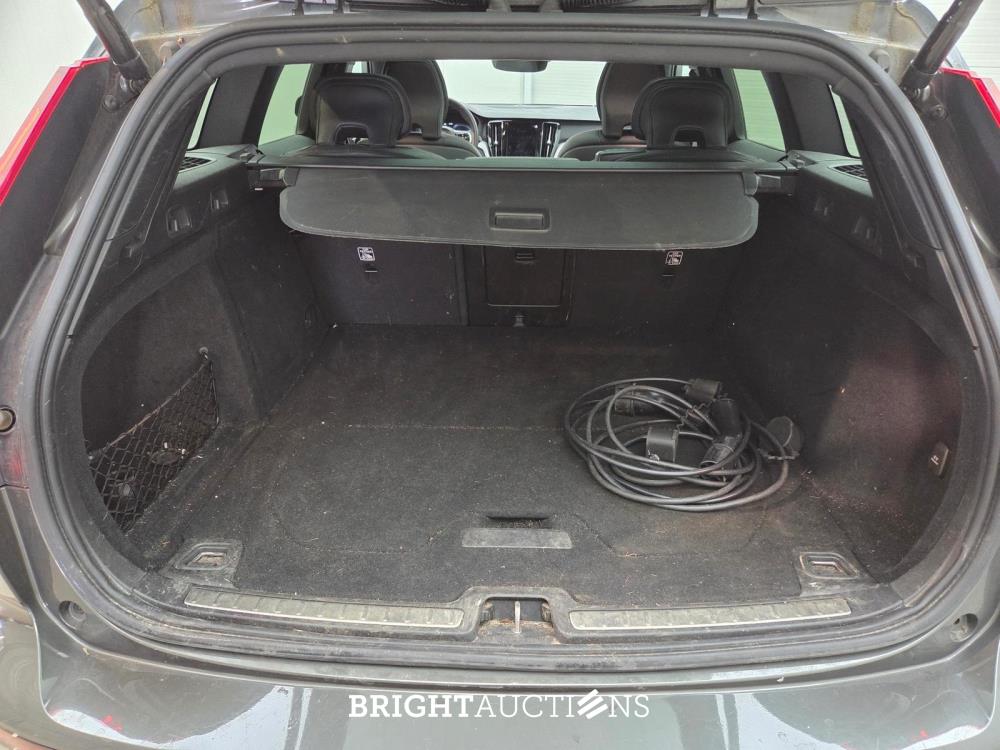 Volvo V60 T6 Recharge R-Design 2.0 AWD 398pk 2022 (Origineel-NL), P-467-DX