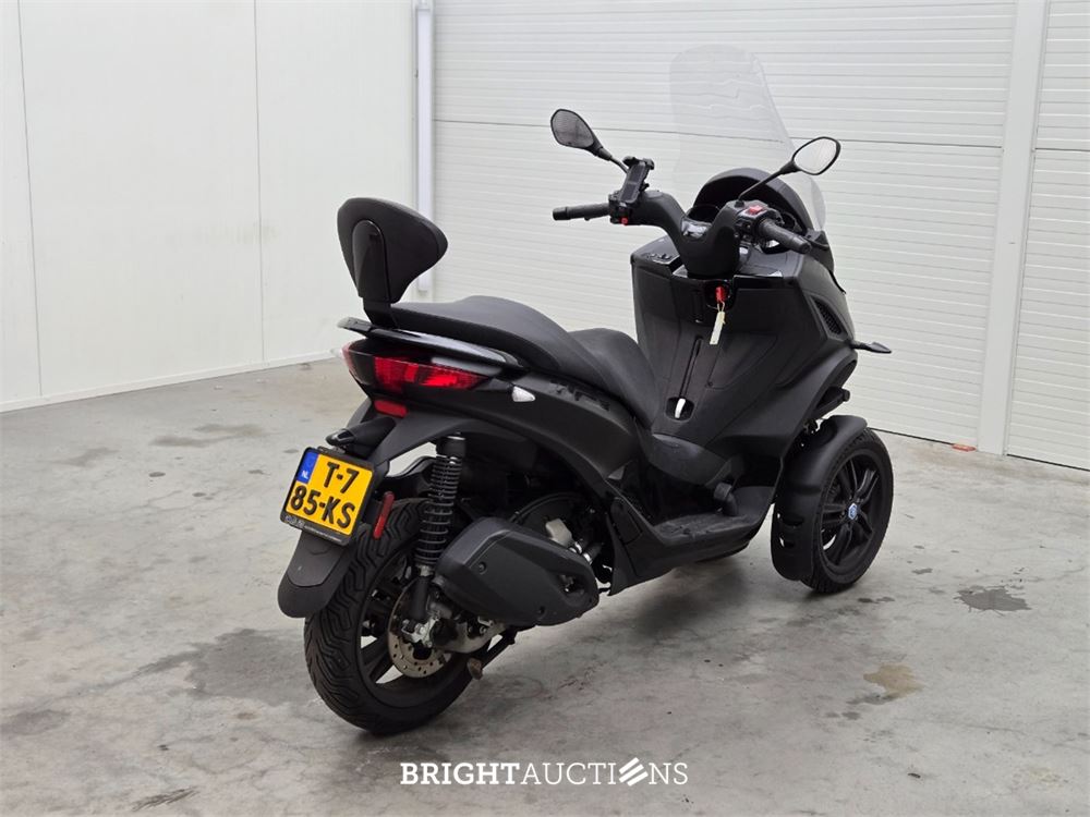 Piaggio Scooter 300 MP3 HPE 26pk 2023, T-785-KS