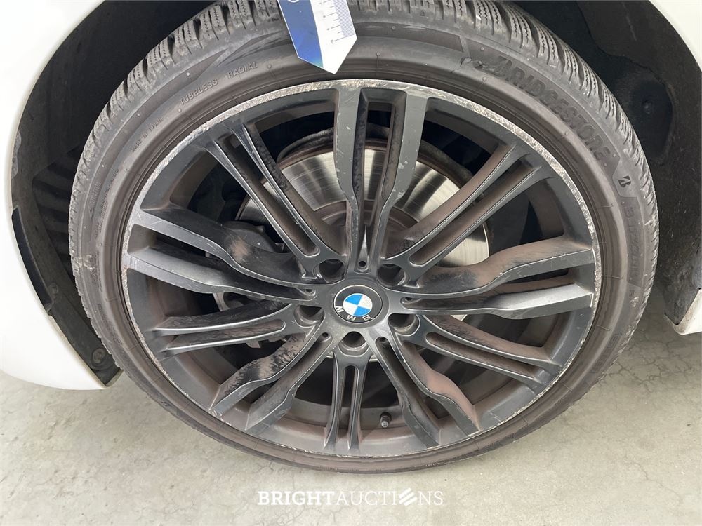 BMW 225i Active Tourer High Executive xDrive 232pk 2015 2-Serie, L-802-HD
