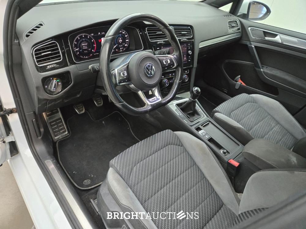 Volkswagen Golf Highline Business R 1.5 TSI 150pk 2019 (Origineel-NL), XG-637-X