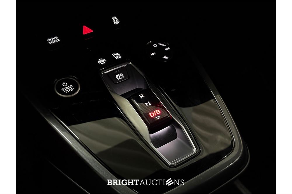 Audi Q4 35 Launch edition S Competition 55 kWh 2022 (Origineel-NL), P-141-FF