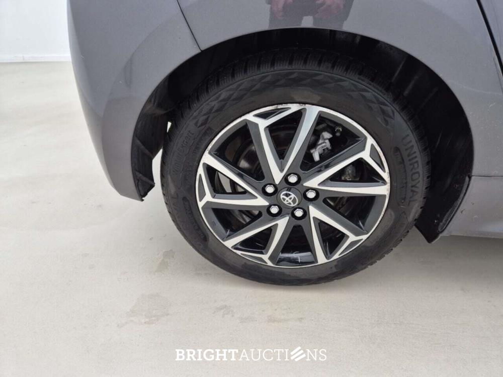 Toyota Yaris Vvt-I HYBRID Lounge 1.5 92pk 2021