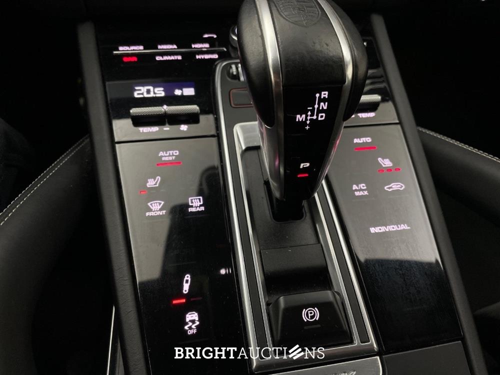 Porsche Cayenne Coupé Turbo S E-Hybrid 4.0 685pk 2020 (Origineel-NL), J-013-TK