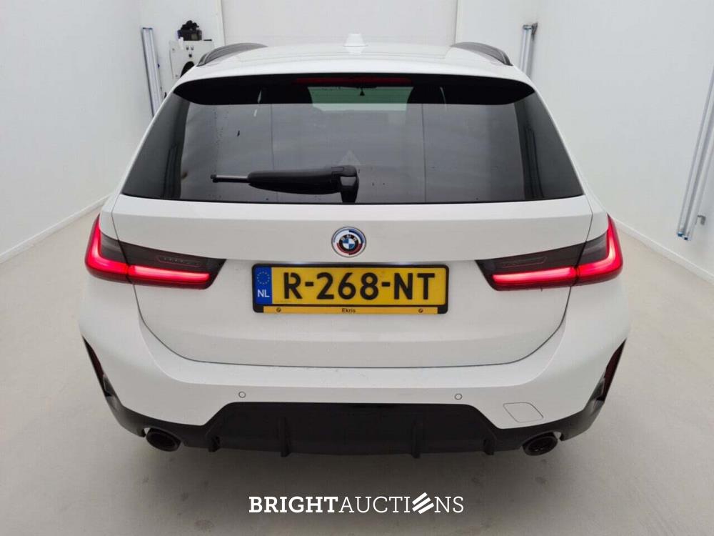 BMW 320e Touring M Sport 272pk 2022 (Origineel-NL) 3-Serie, R-268-NT