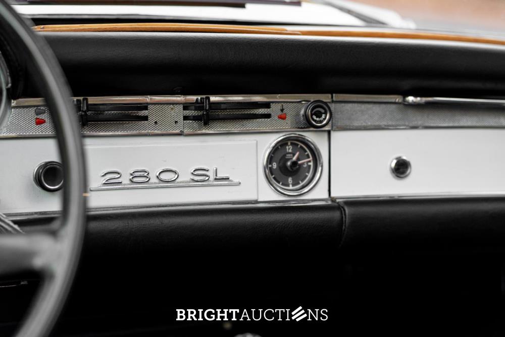 Mercedes-Benz 280 SL Pagode – Handgeschakeld – EU-uitvoering – 2.8 liter zes-in-lijn. 