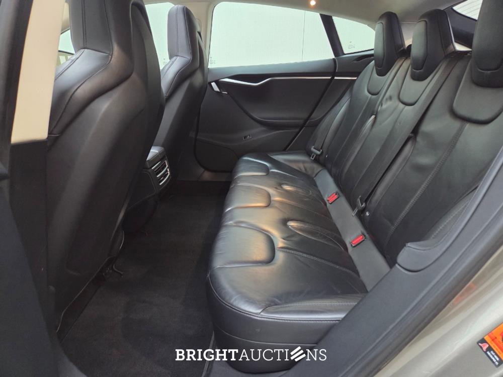 Tesla Model S Base 333pk 2015, GGD-49-B