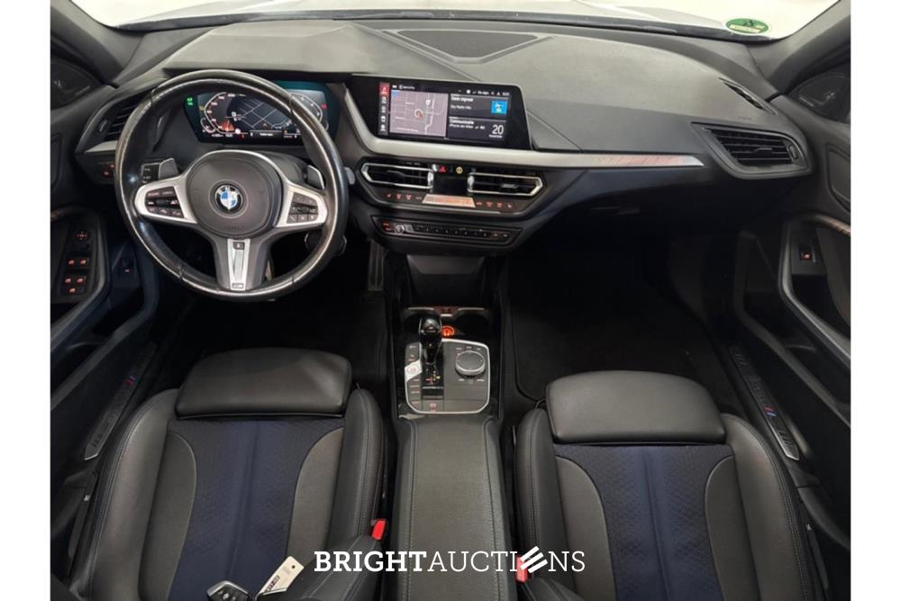 BMW M135 i Business Edition xDrive 306pk 2021 (Origineel-NL) 1-Serie, N-977-HZ