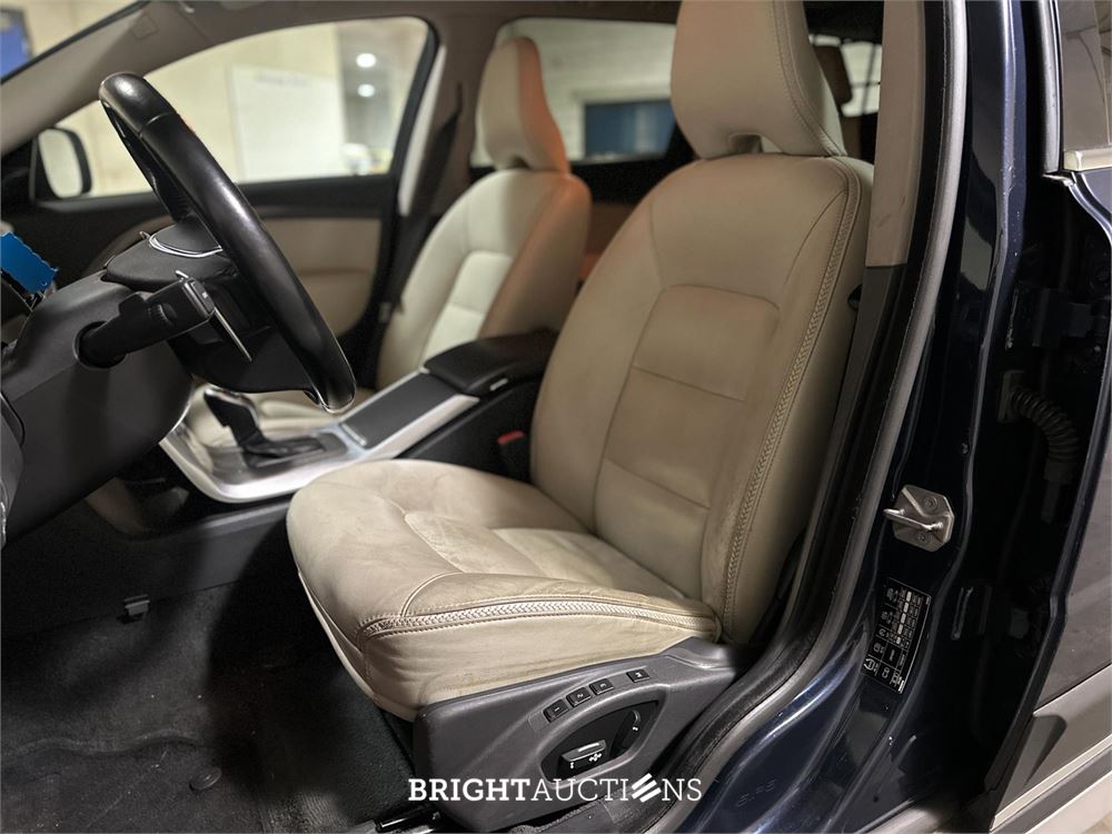 Volvo XC70 2.0 D4 FWD Momentum 181pk 2014 (Origineel-NL) Automaat, 2-XLB-00