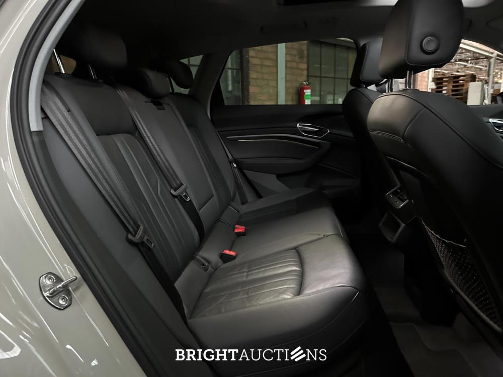 Audi e-tron 55 quattro Business edition Plus 95 kWh 408pk 2020 (Origineel-NL+1e eigenaar), K-706-KJ