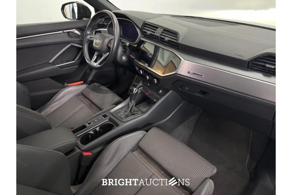 Audi Q3 45 e S Edition TFSI 266pk 2022 (Origineel-NL), P-122-PB