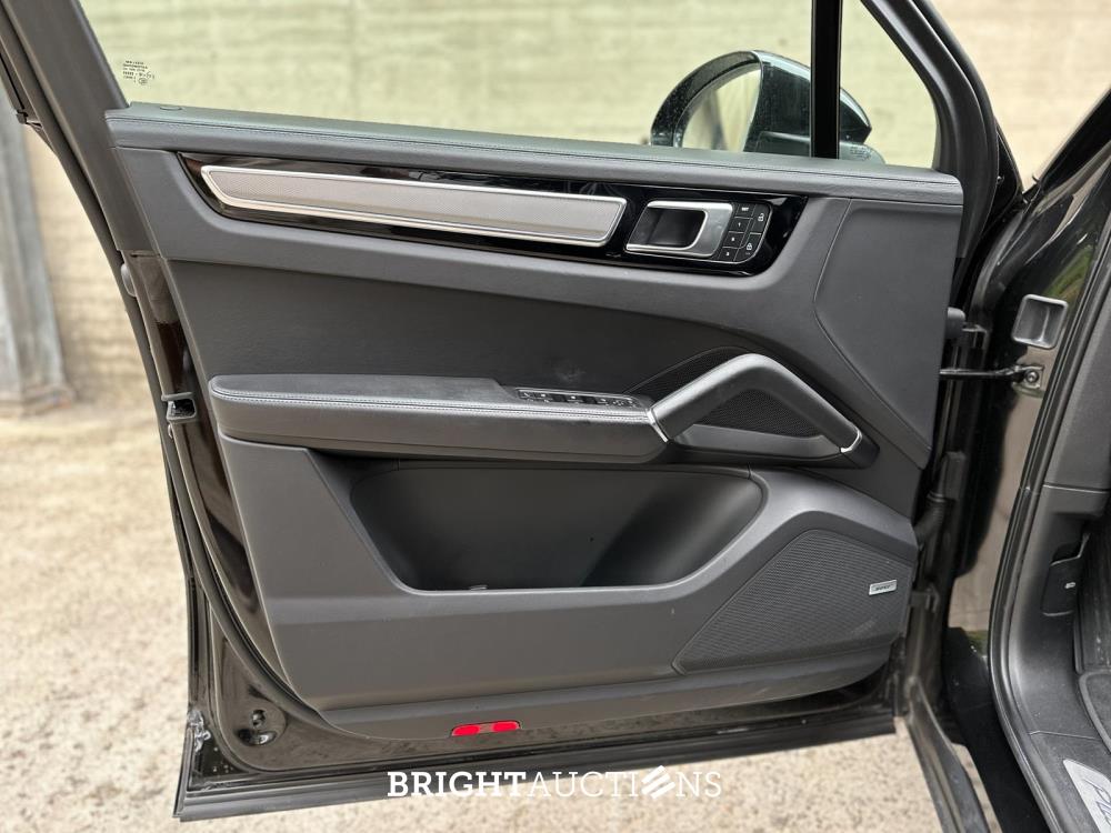 Porsche Cayenne E-Hybrid Platinum Edition 3.0 V6 462pk 2023 (Origineel-NL), NL-kenteken