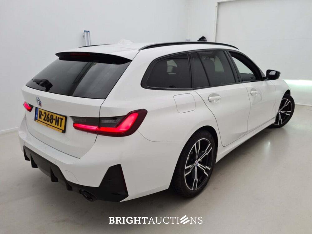 BMW 320e Touring M Sport 272pk 2022 (Origineel-NL) 3-Serie, R-268-NT