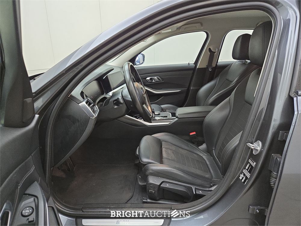 BMW 320i 3-serie Executive Edition 184pk 2019 (Origineel-NL) 3-Serie, XT-203-T
