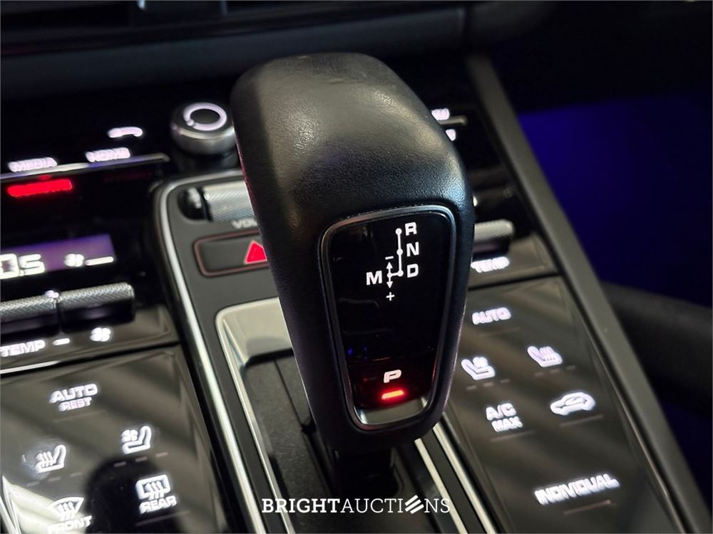 Porsche Cayenne E-Hybrid Platinum Edition 3.0 476pk 2022 (Origineel-NL), P-588-ZV