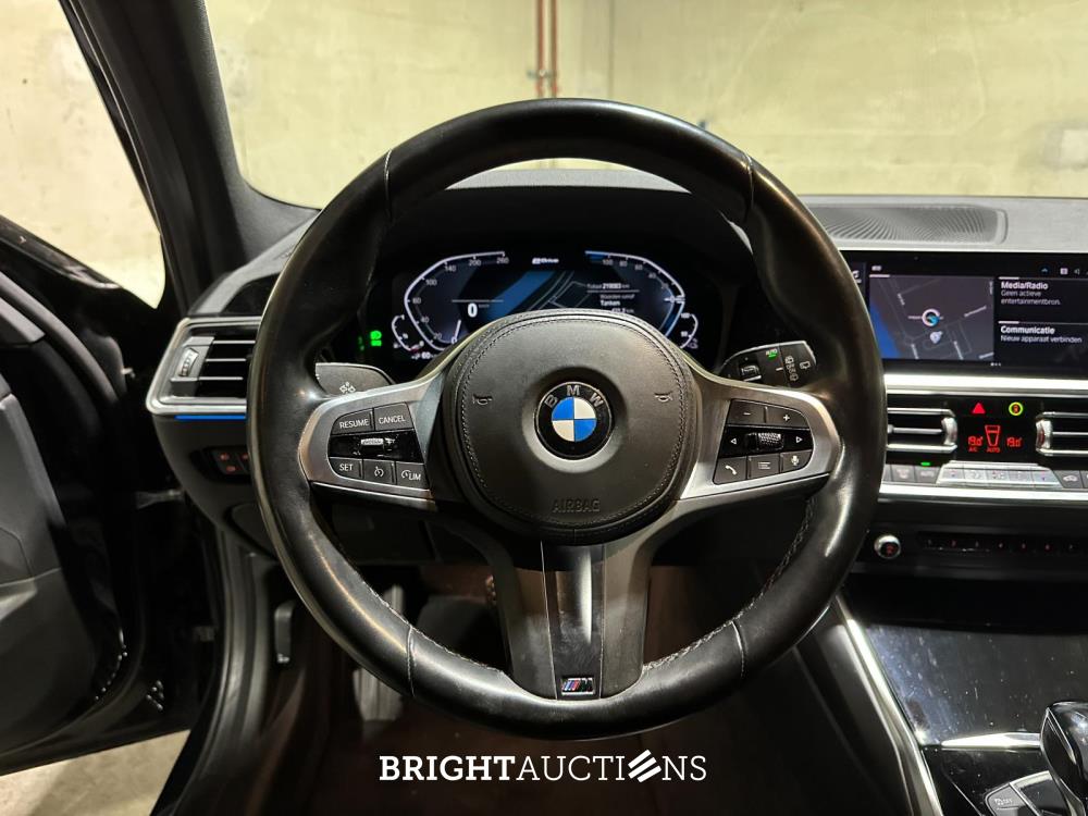 BMW 330e Touring Business Edition Plus 184hp 2021 3-series (Original-NL + 1st Owner) L-480-TL