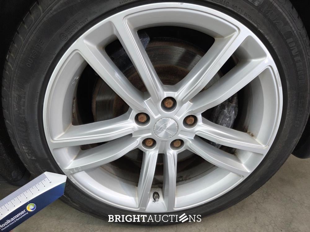 Tesla Model S Base 333pk 2015, GGD-49-B