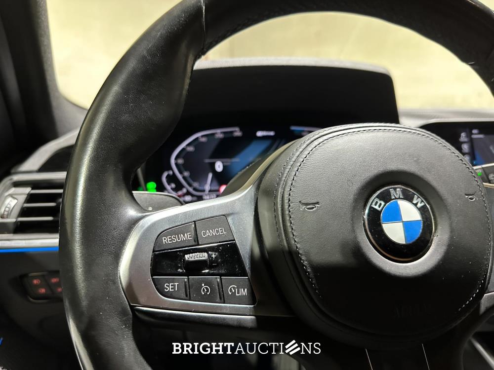 BMW 330e Touring Business Edition Plus 184hp 2021 3-series (Original-NL + 1st Owner) L-480-TL