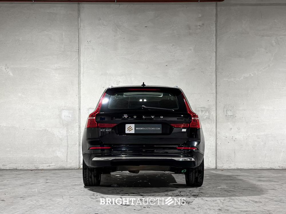 Volvo XC60 2.0 T6 Plug-in hybrid AWD Core Bright 253pk 2027 (Origineel-NL+1e eigenaar), S-190-RP