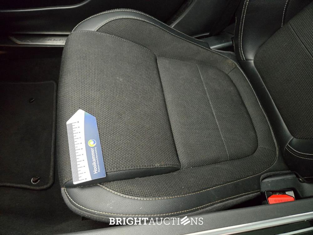 Jaguar XE D Portfolio 2.0 163pk 2015 (Origineel-NL), HV-351-R