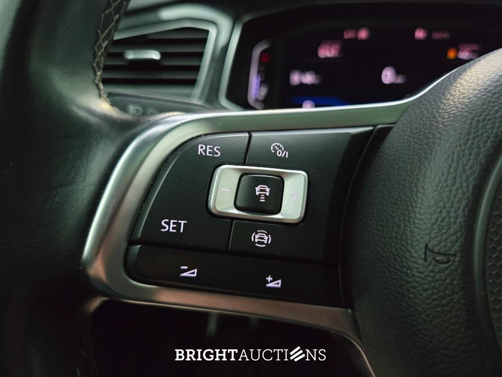 Volkswagen T-Roc Sport Business R 1.5 TSI 150pk 2019, L-422-GX