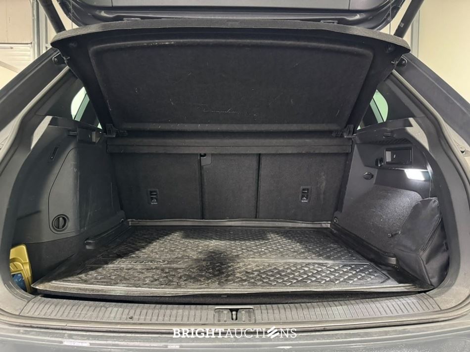 Volkswagen Tiguan eHybrid R-Line Business 1.4 TSI 265pk 2023 (Origineel-NL), S-332-LX