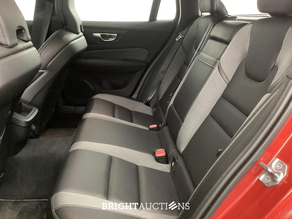 Volvo V60 B3 R-Design 2.0 163pk 2021 (Origineel-NL), L-711-FN