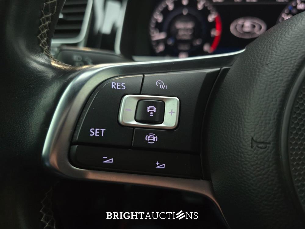 Volkswagen Golf Highline Business R 1.5 TSI 150pk 2018, X-726-KS